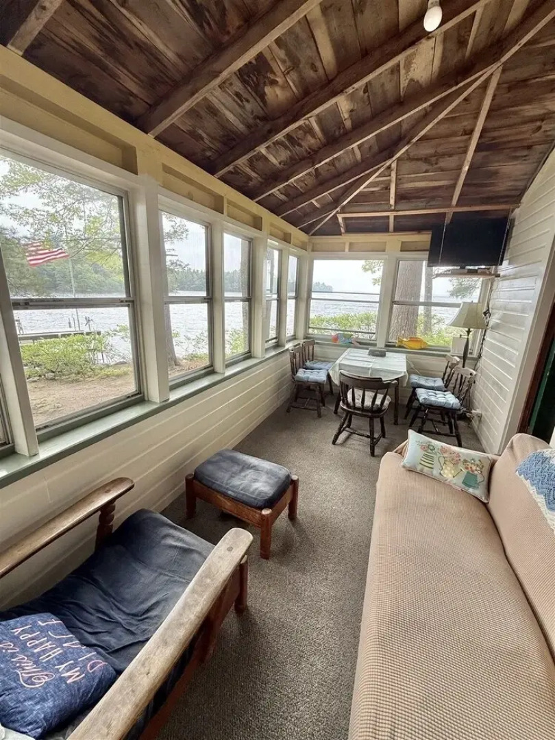 Paradise Point Limit 10 4 Bedroom Cottage by RedAwning