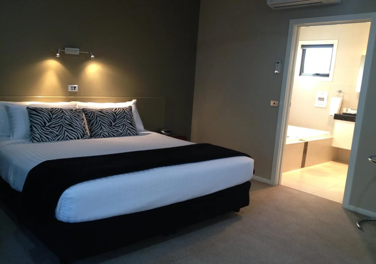 Deeluxe Riverspa Apartments