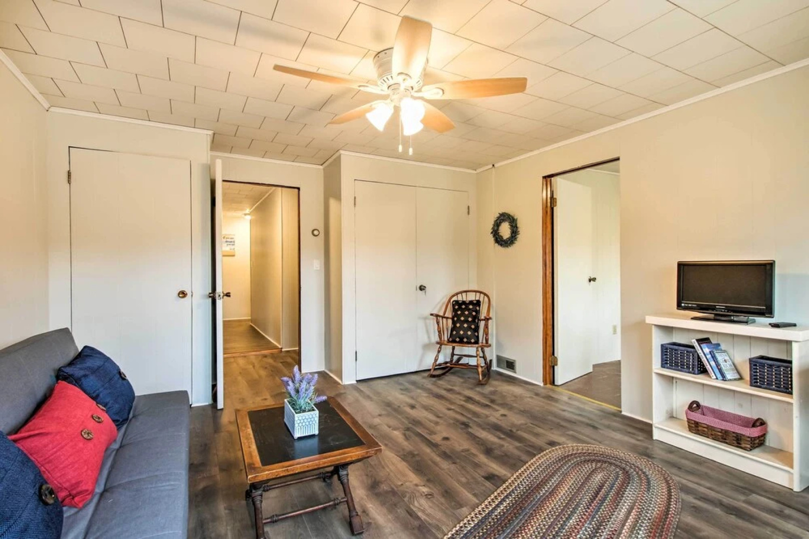 Pet-friendly Branford Apt - 10 Min Walk to Beach!