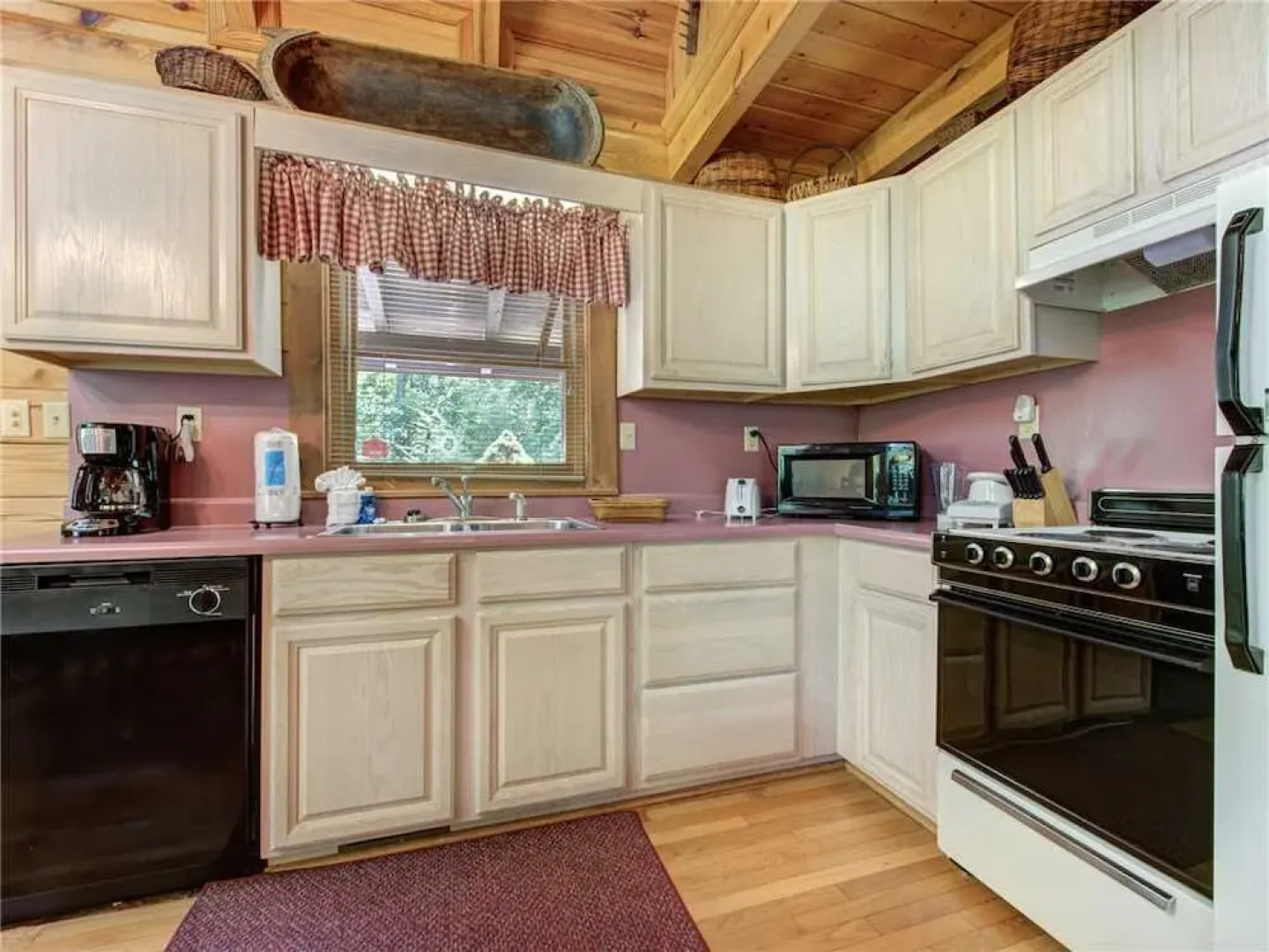 Buckhorn  2 Bedroom Home with Hot Tub