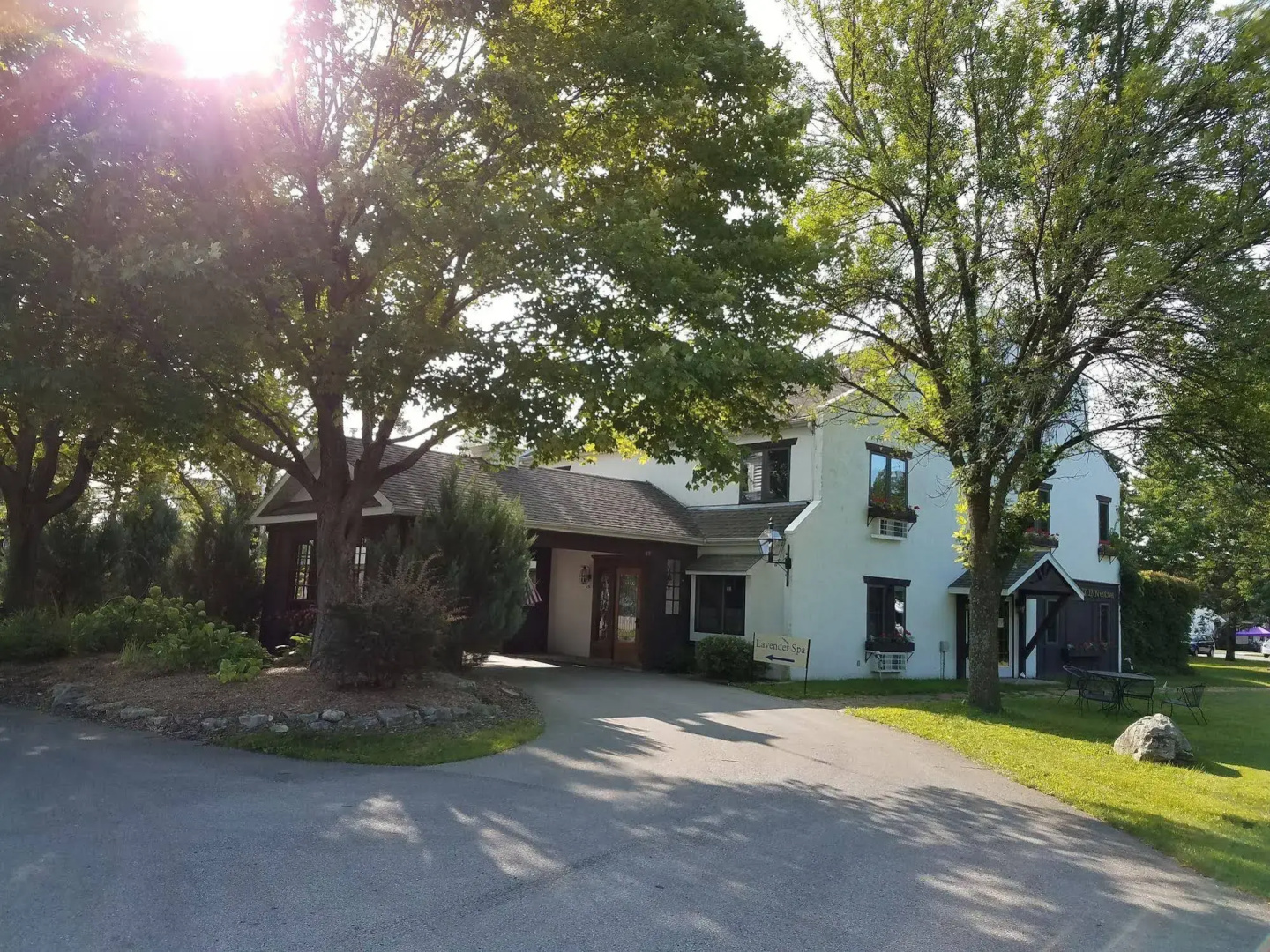 Settlement Courtyard Inn & Lavender Spa