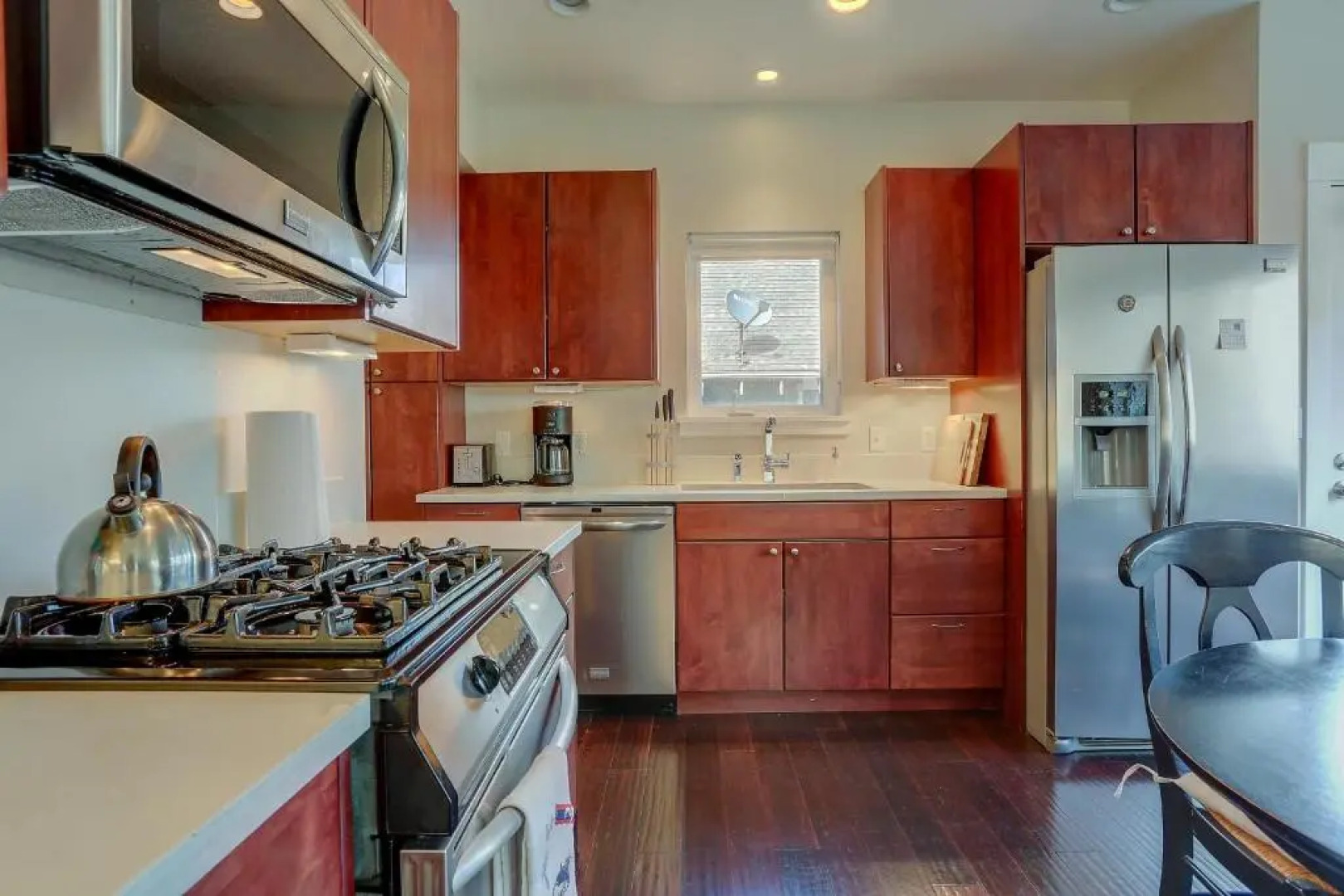 Surfsup!   *30 Day Minimum 3 Bedroom Home by RedAwning