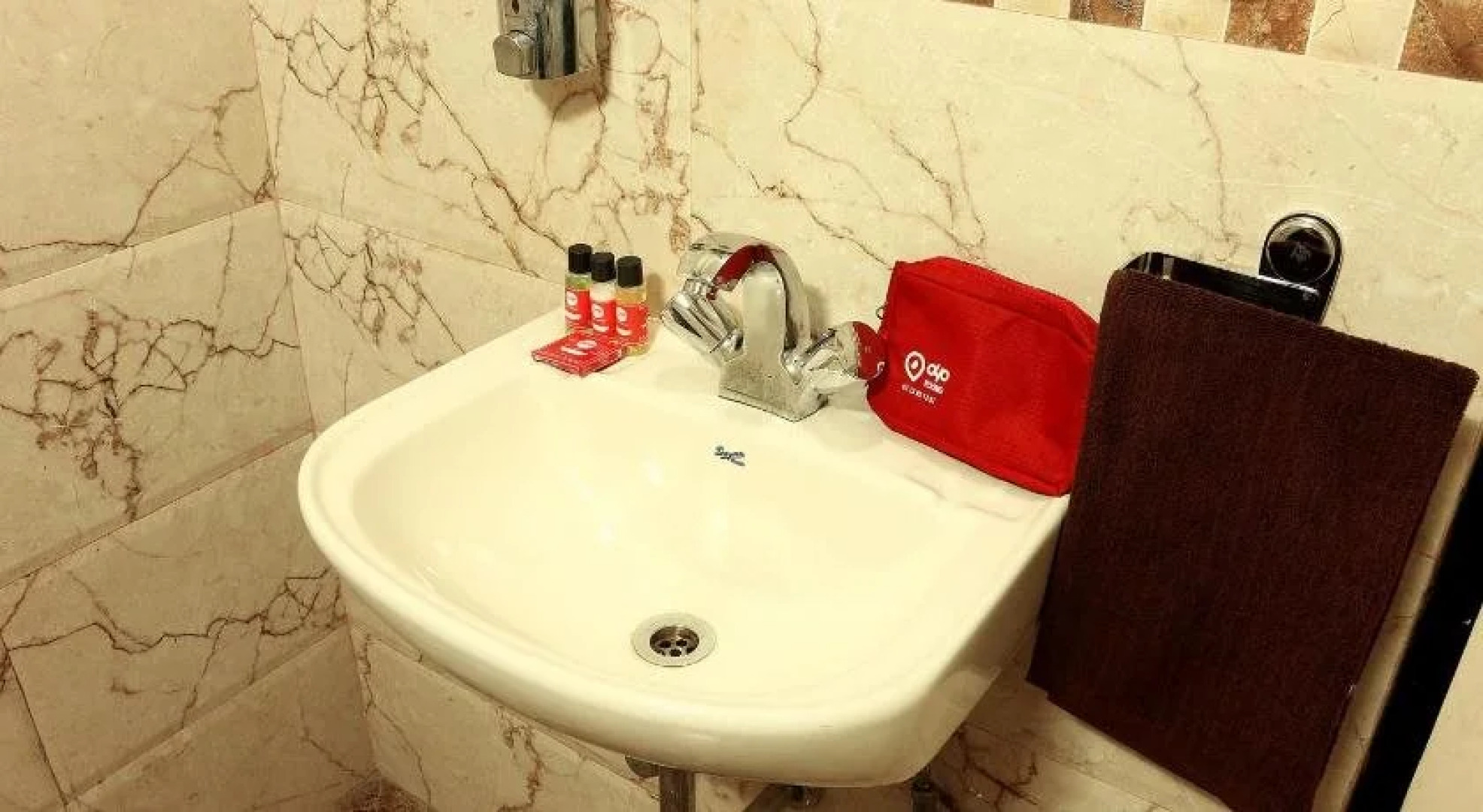 OYO Rooms Jatin Das Park Metro Station