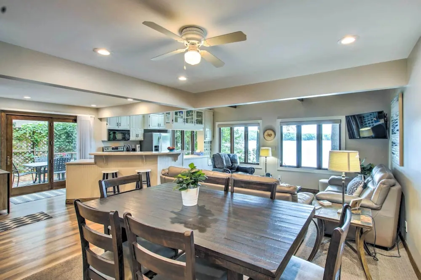 Lakefront Plymouth Cottage w/ Private Hot Tub