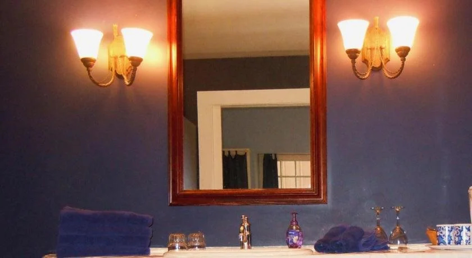 Jacaranda Inn