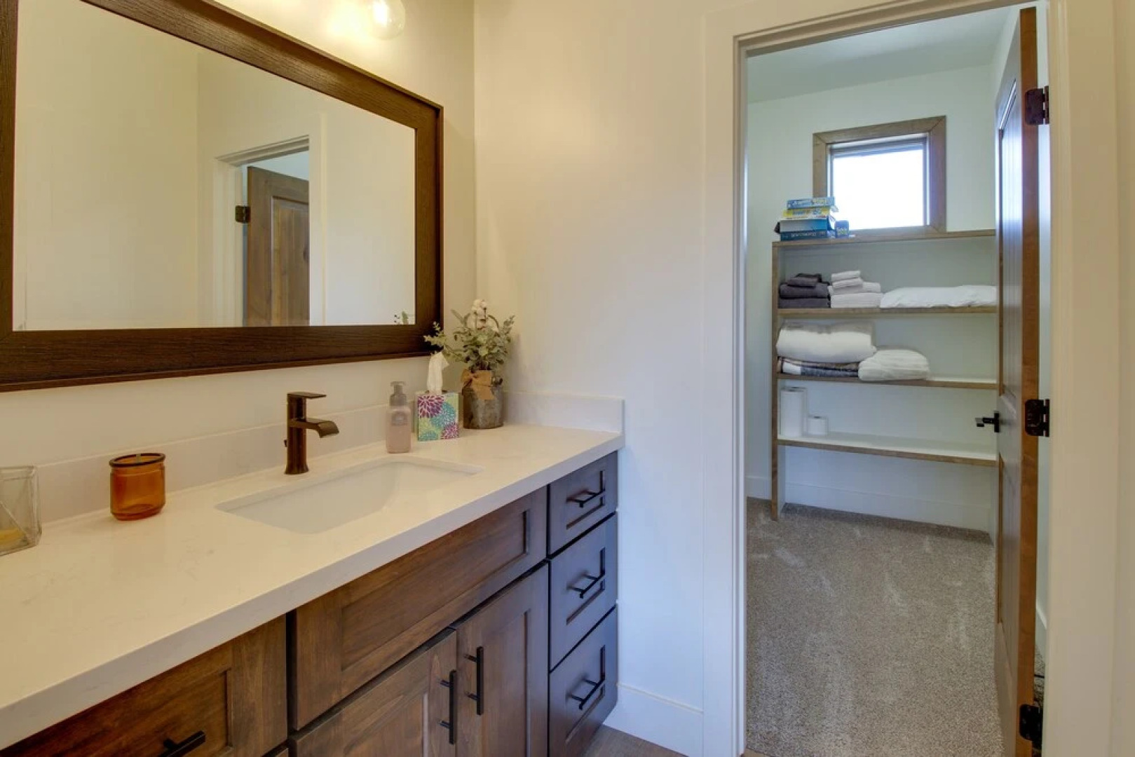 Show Low Cabin w/ Deck, Near Golfing & Hiking!