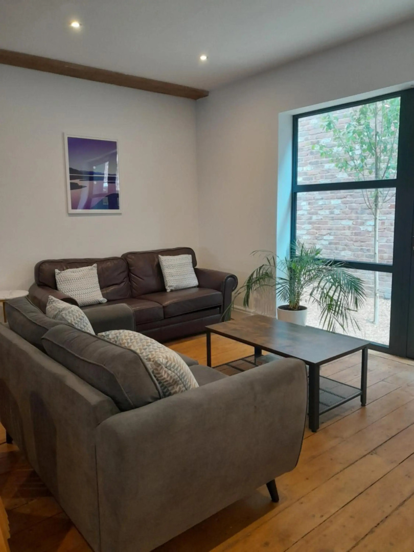 The Eden Warehouse - Pink Apartment (sleeps 4)