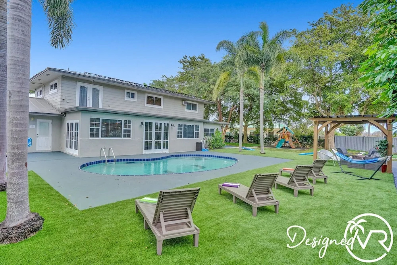 8BR Family Resort with Pool & Playground