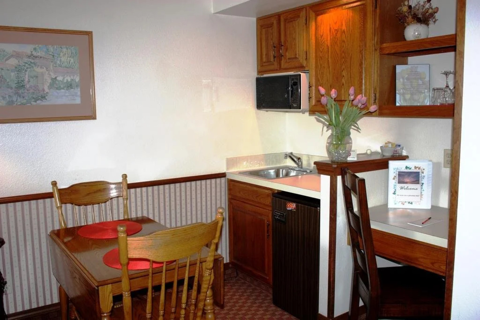 Lookout Inn GuestHouse and Suites