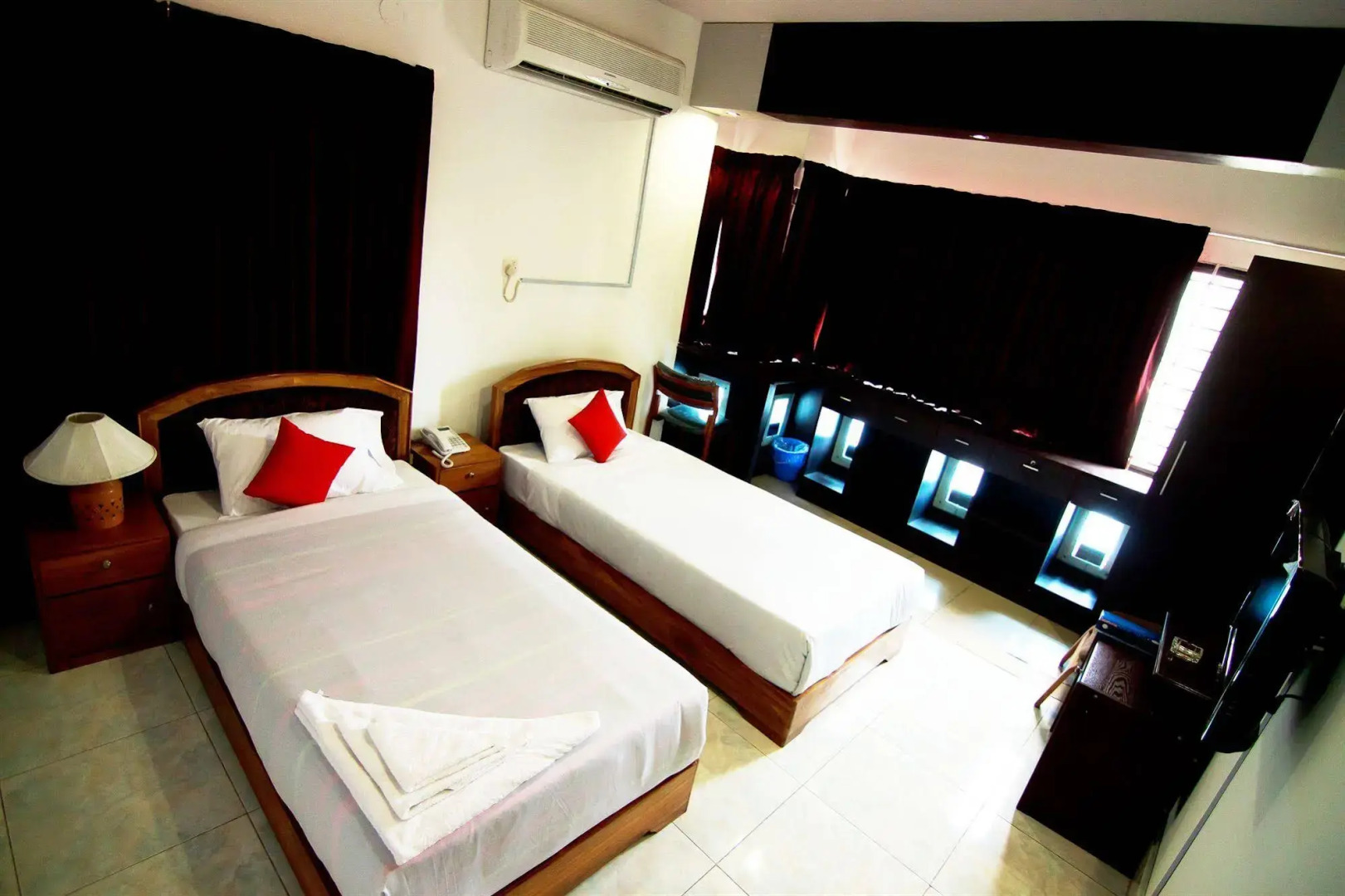 Hotel Tropical Daisy