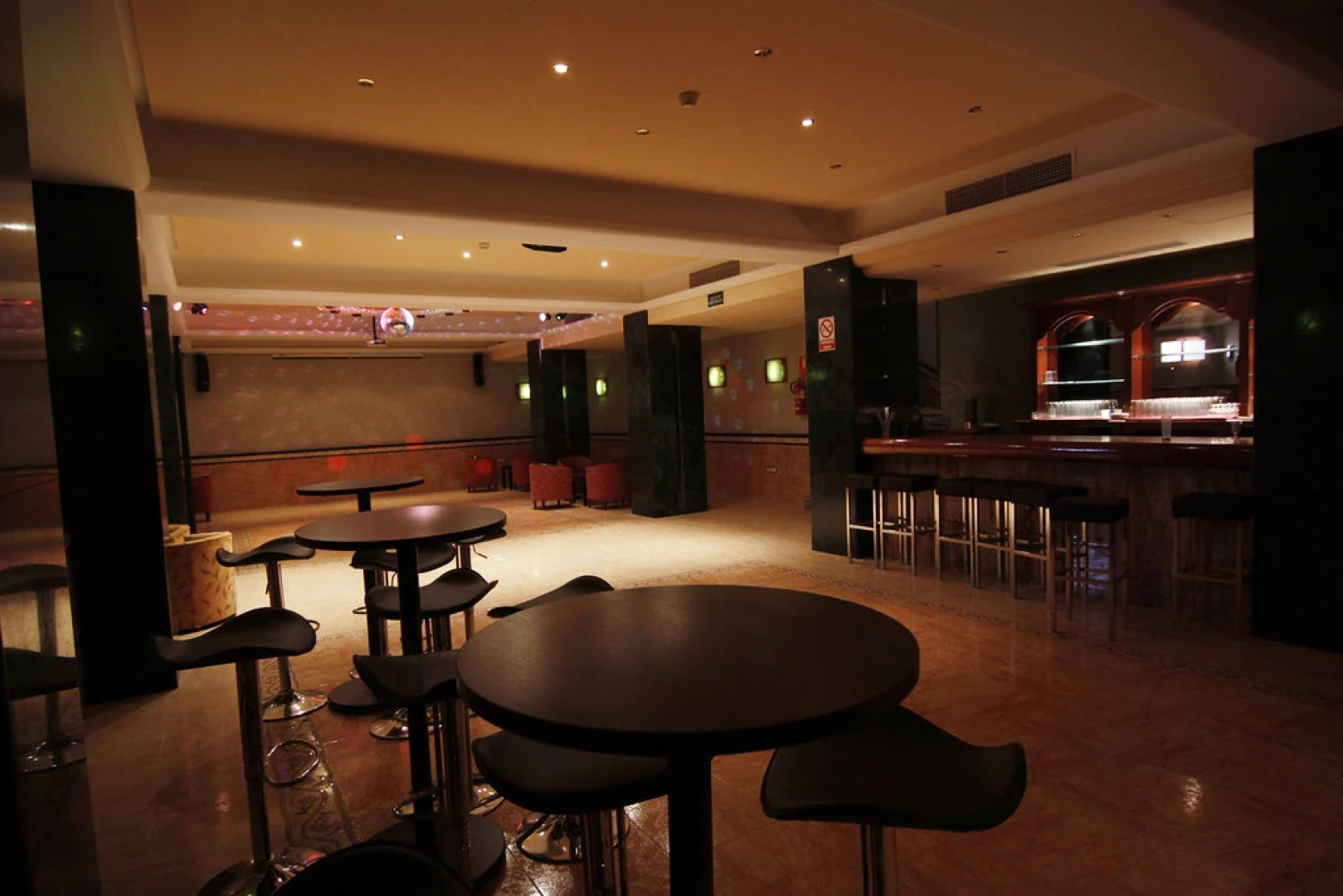 Hotel Parasol by Dorobe