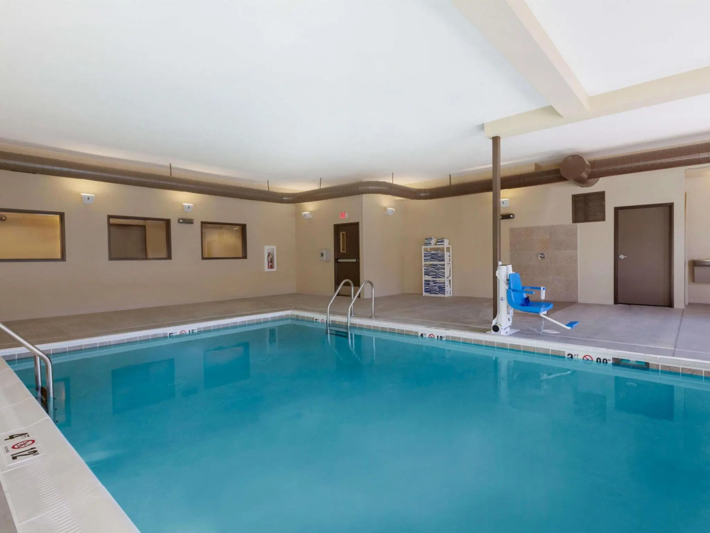 Super 8 Bismarck North