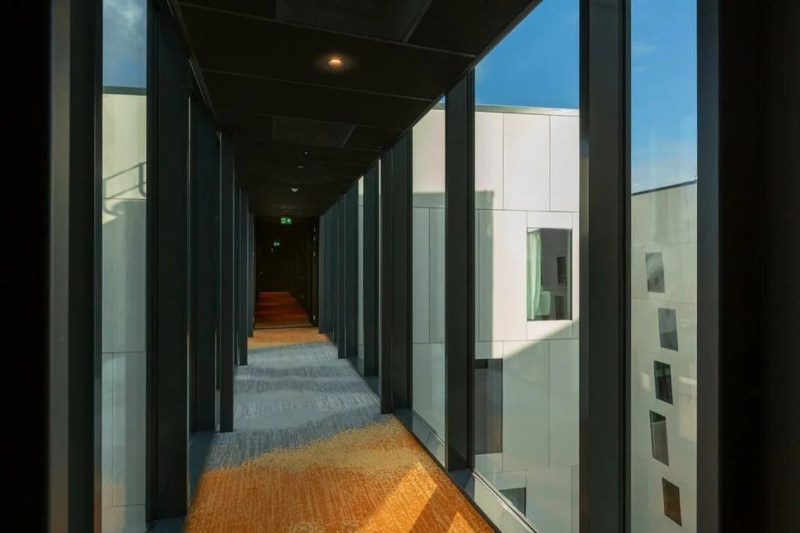 Holiday Inn - the niu, Fender Amsterdam by IHG