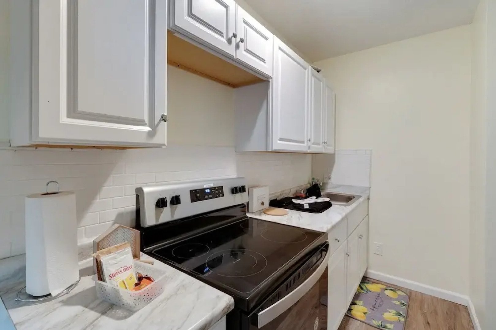 Amazing Centrally Located Apt Combo Near Uc, Hospital And Zoo! 2 Bedroom Apts by Redawning