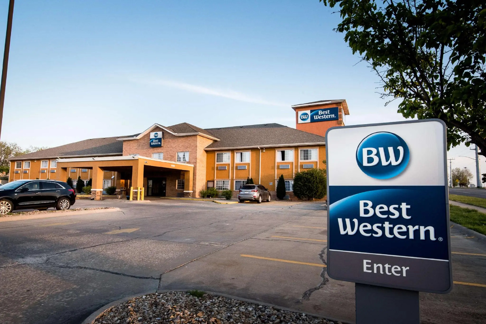SureStay Plus Hotel by Best Western Topeka Northwest