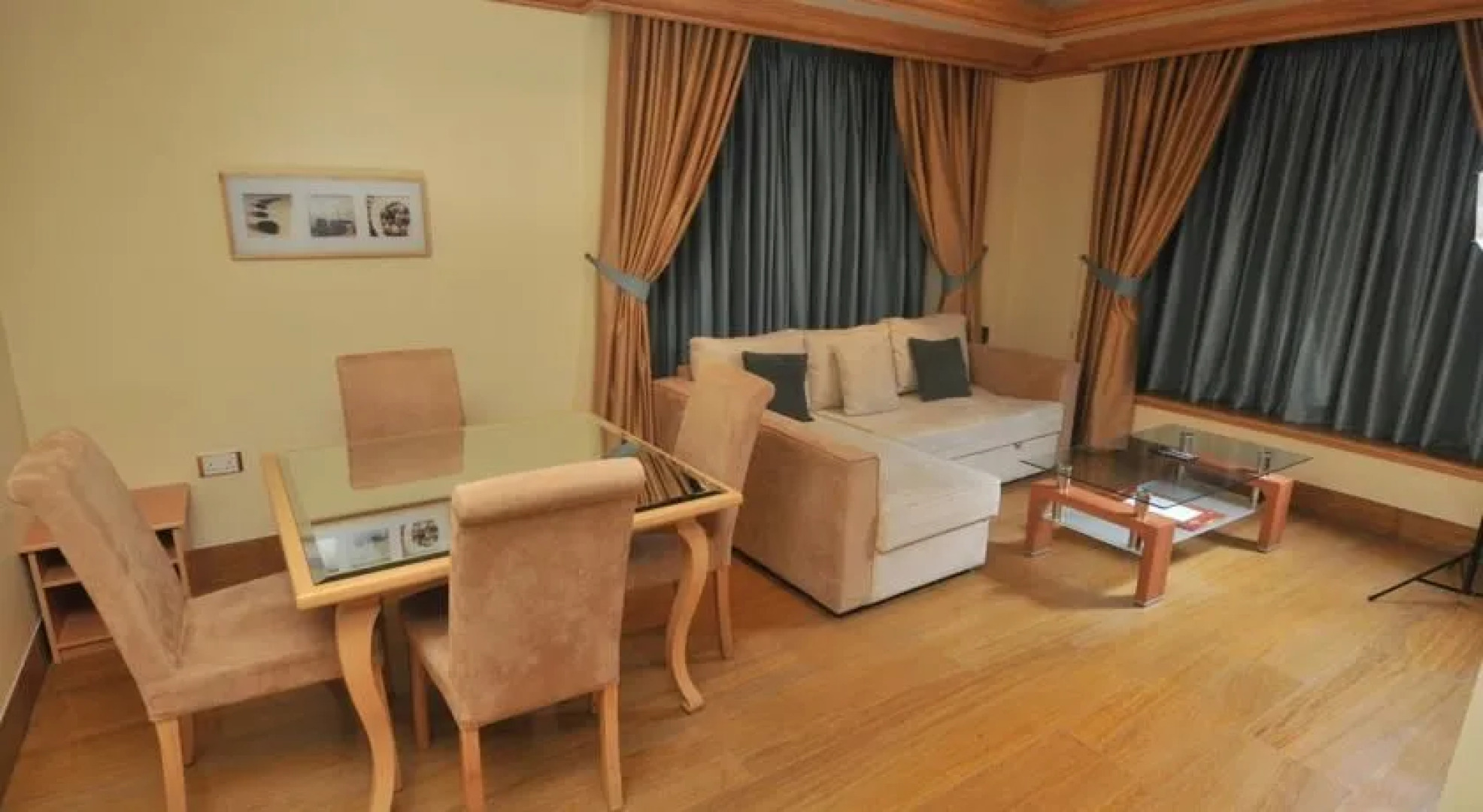 Johny International Hotel