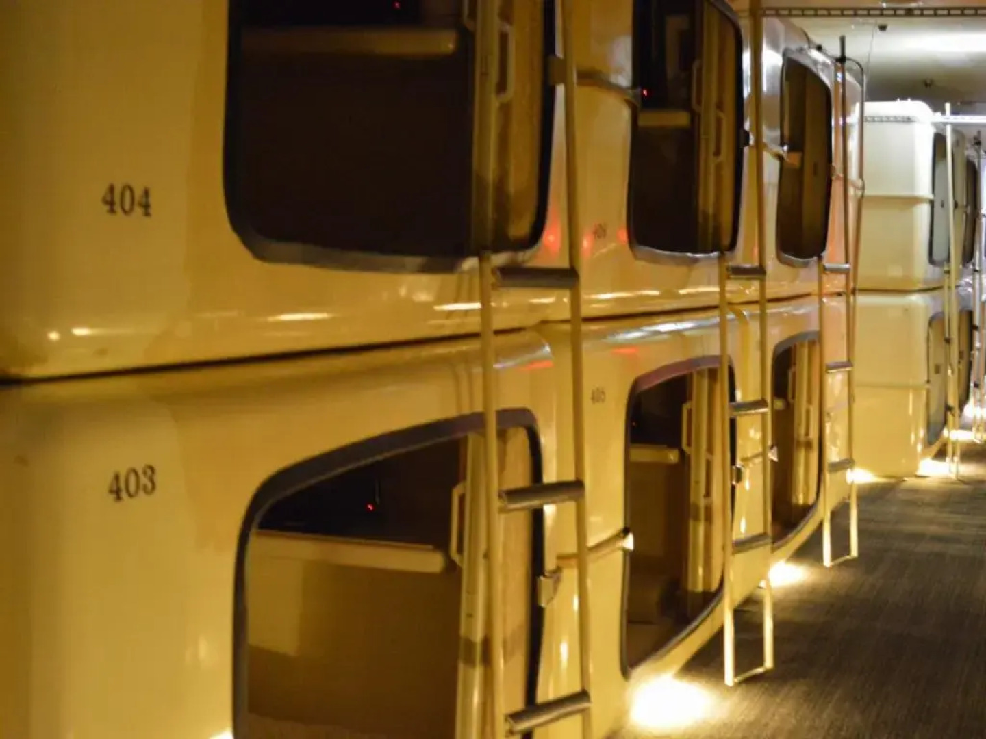 ATSUGI CAPSULEHOTEL – Caters to Men