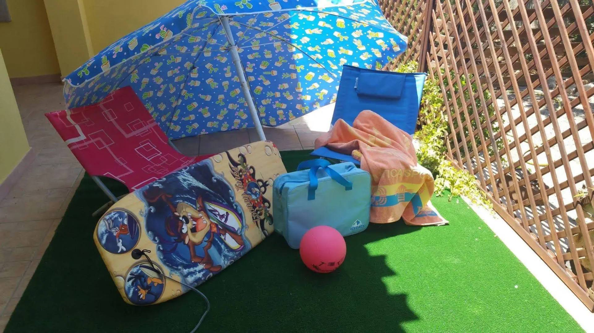 Artistika Golden Apartment