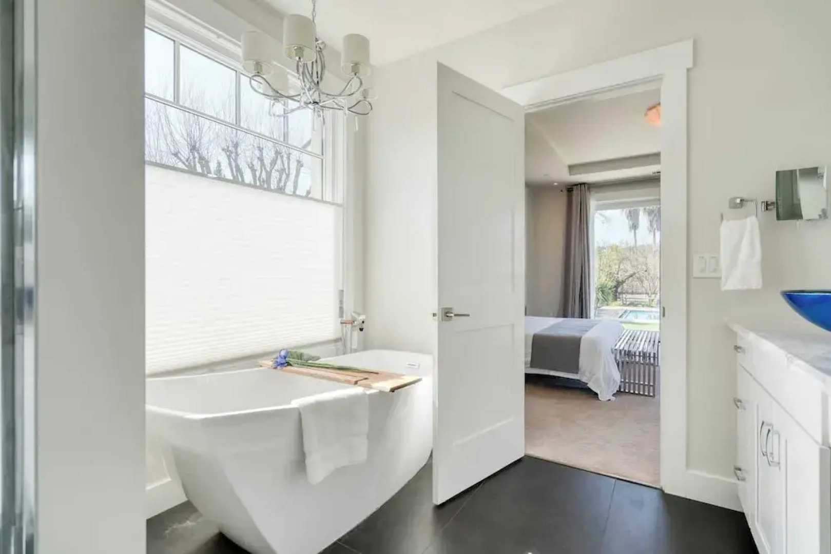 Luxe, Pool, Spa, Fire Pit, Game Room, Piano Sonoma Pool Retreat by Avantstay