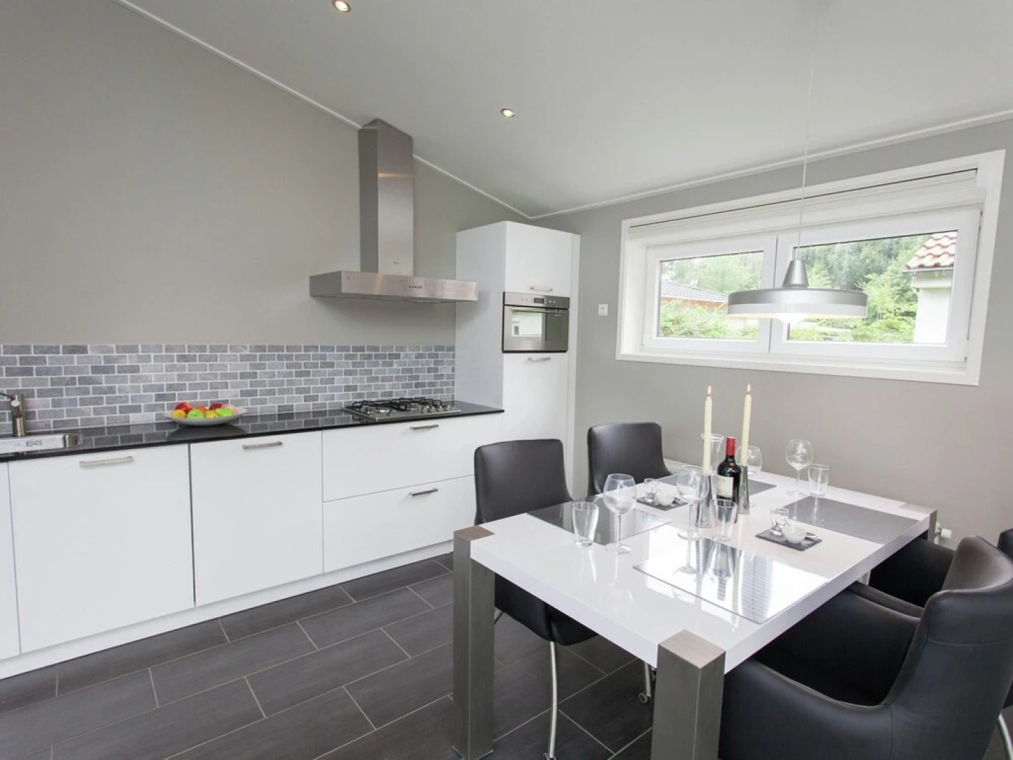 Light Bungalow With Dishwasher, Near Maastricht