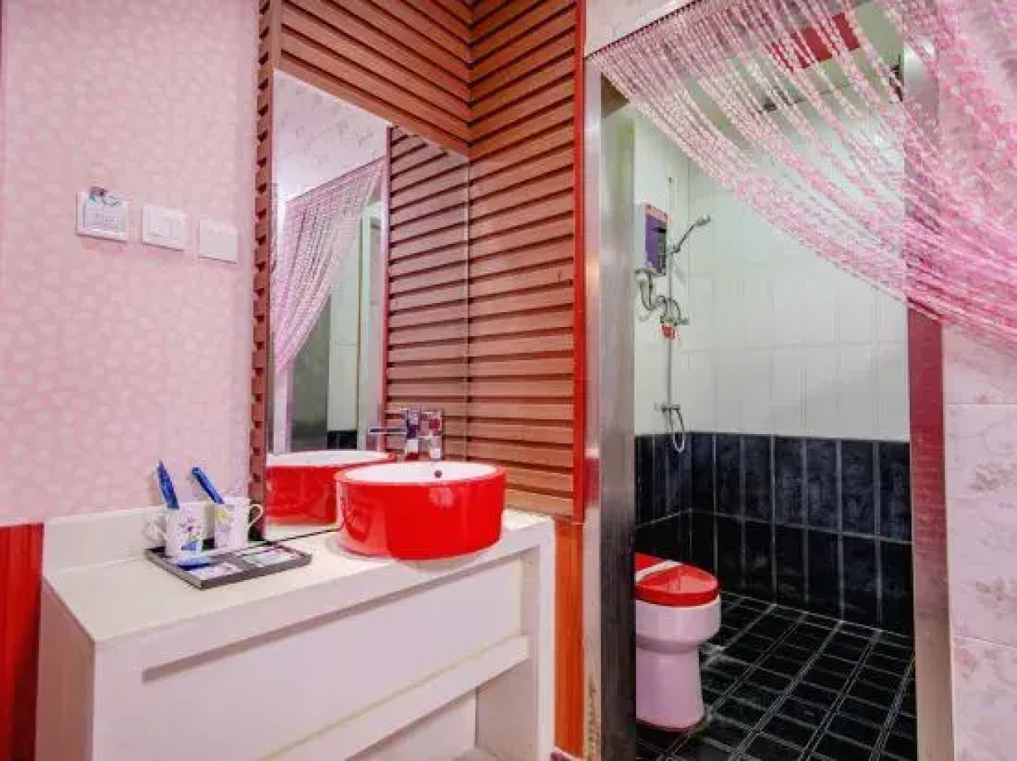 Daqing Zhichingchun Holiday Hotel (Baicheng Railway Station)