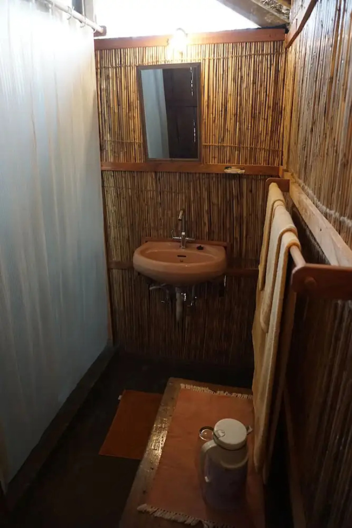 Tiger Tops Tharu Lodge