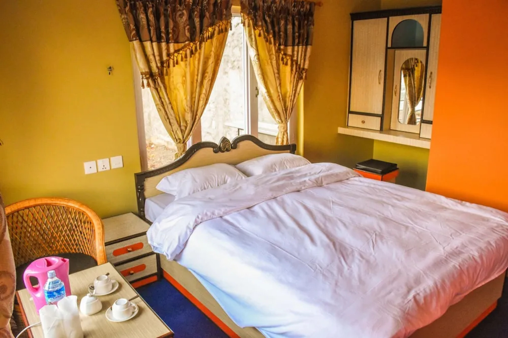 Hotel Seven Lake Paradise