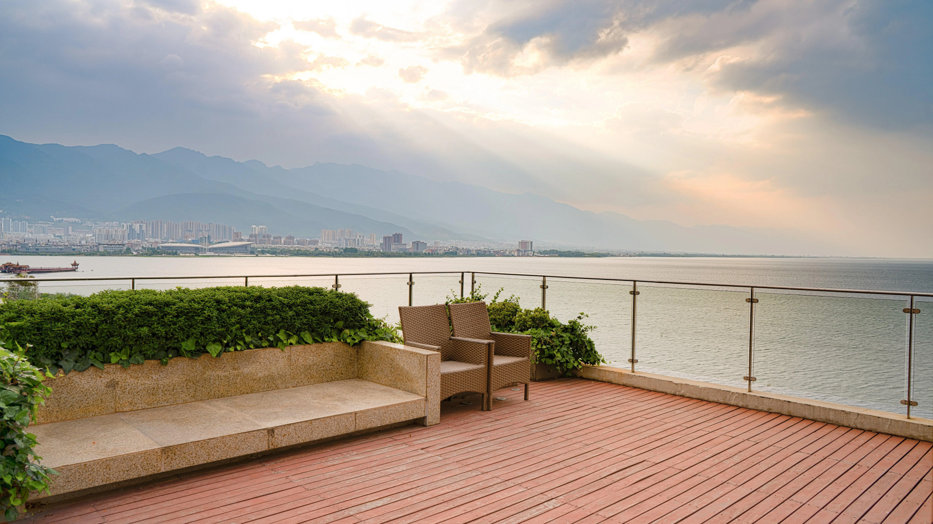 Hotel Indigo Dali Erhai by IHG