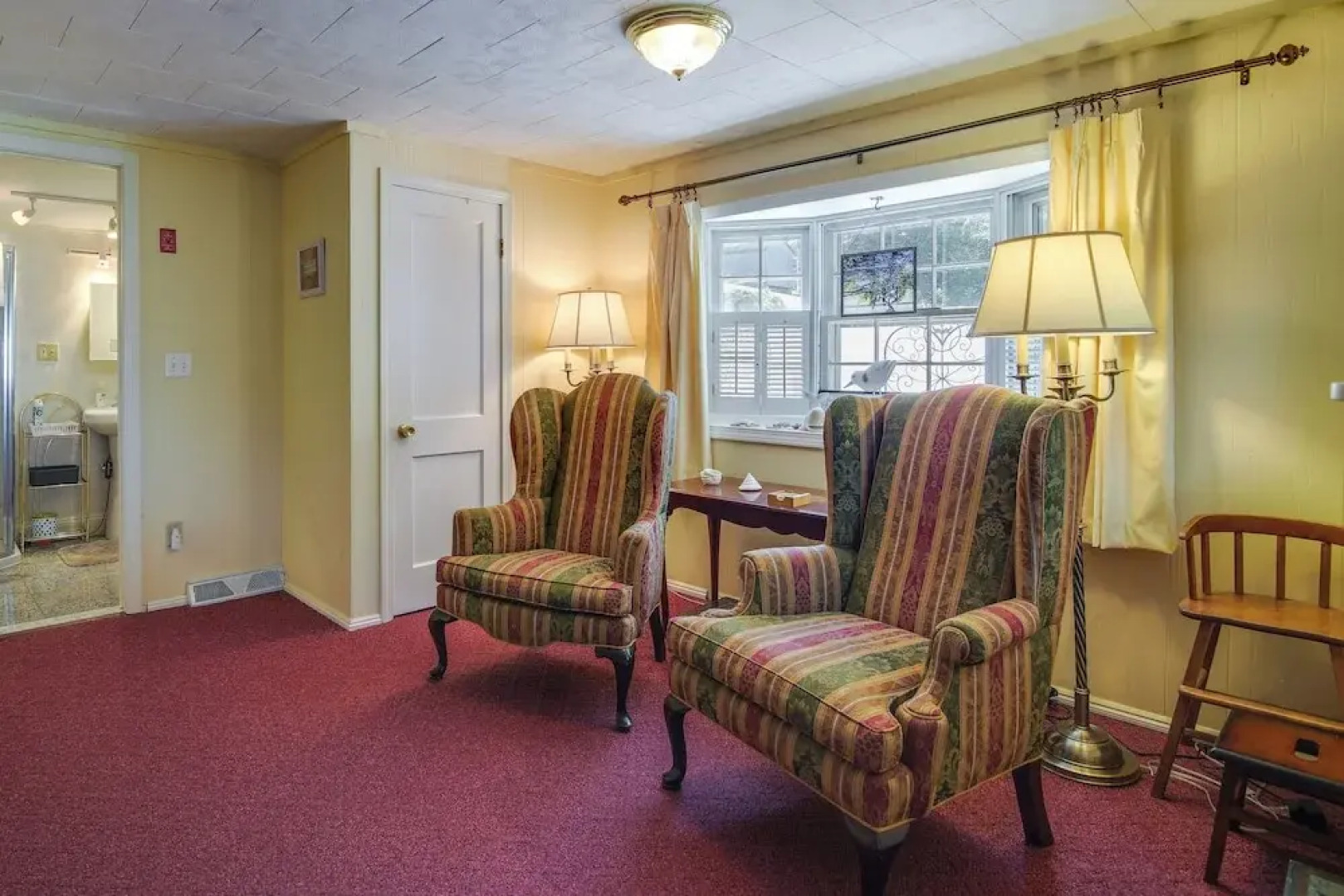 Bayfront Plymouth Gem w/ Sunroom, Steps to Shore!