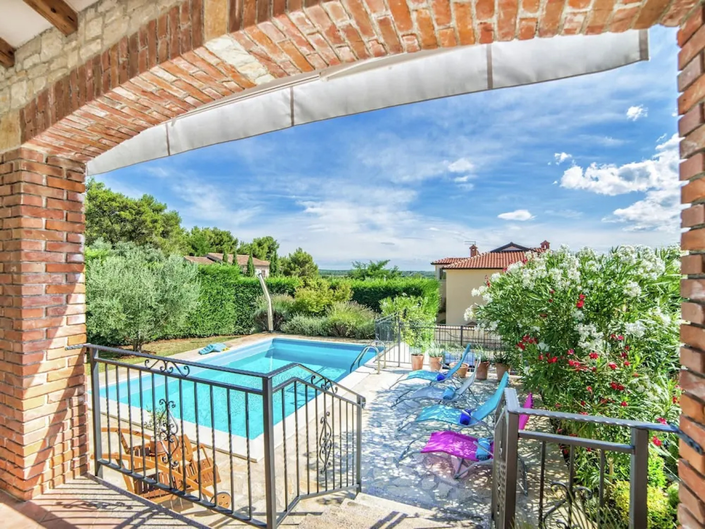 Detached modern villa with pool in Sveti Lovrec, near the beach and Porec