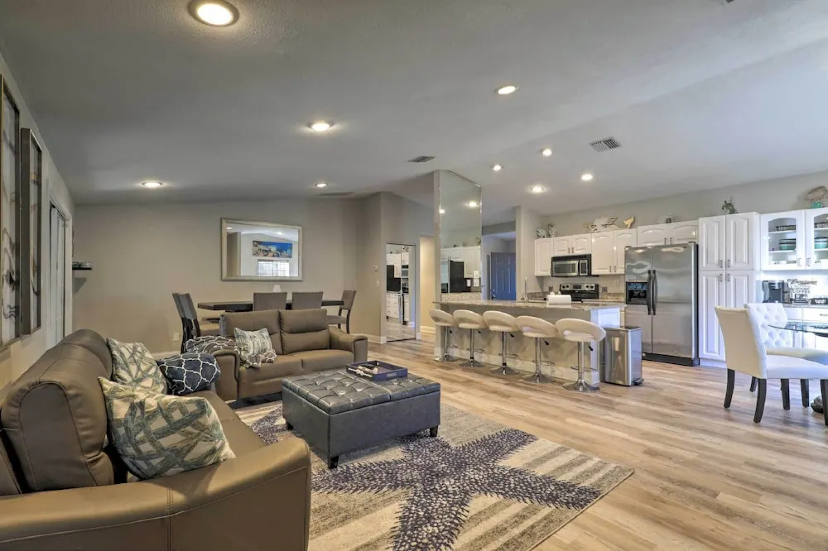 Near Beaches & Dining: Palm Harbor Gem w/ Pool