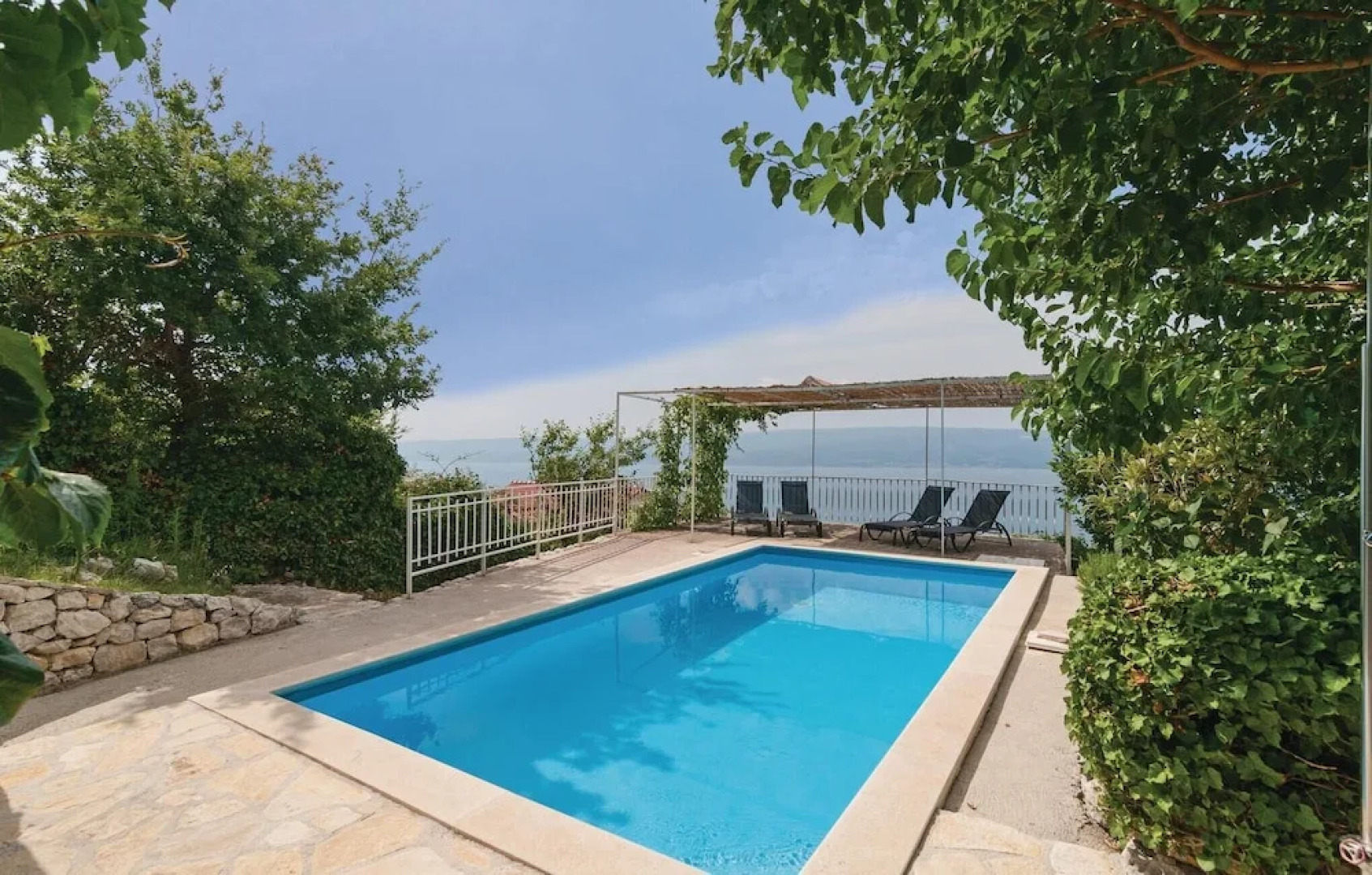 Awesome Home in Duce With Wifi and 2 Bedrooms