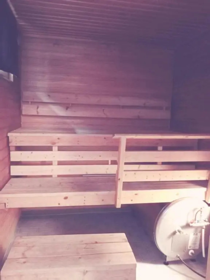 Tilava omakotitalo lähellä palveluita