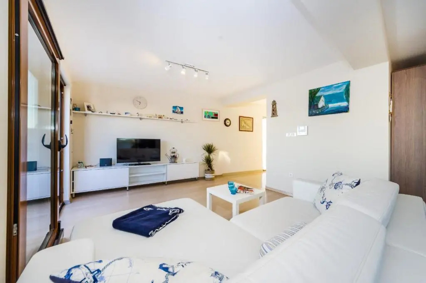 Aquamarine Deluxe Penthouse Apartment