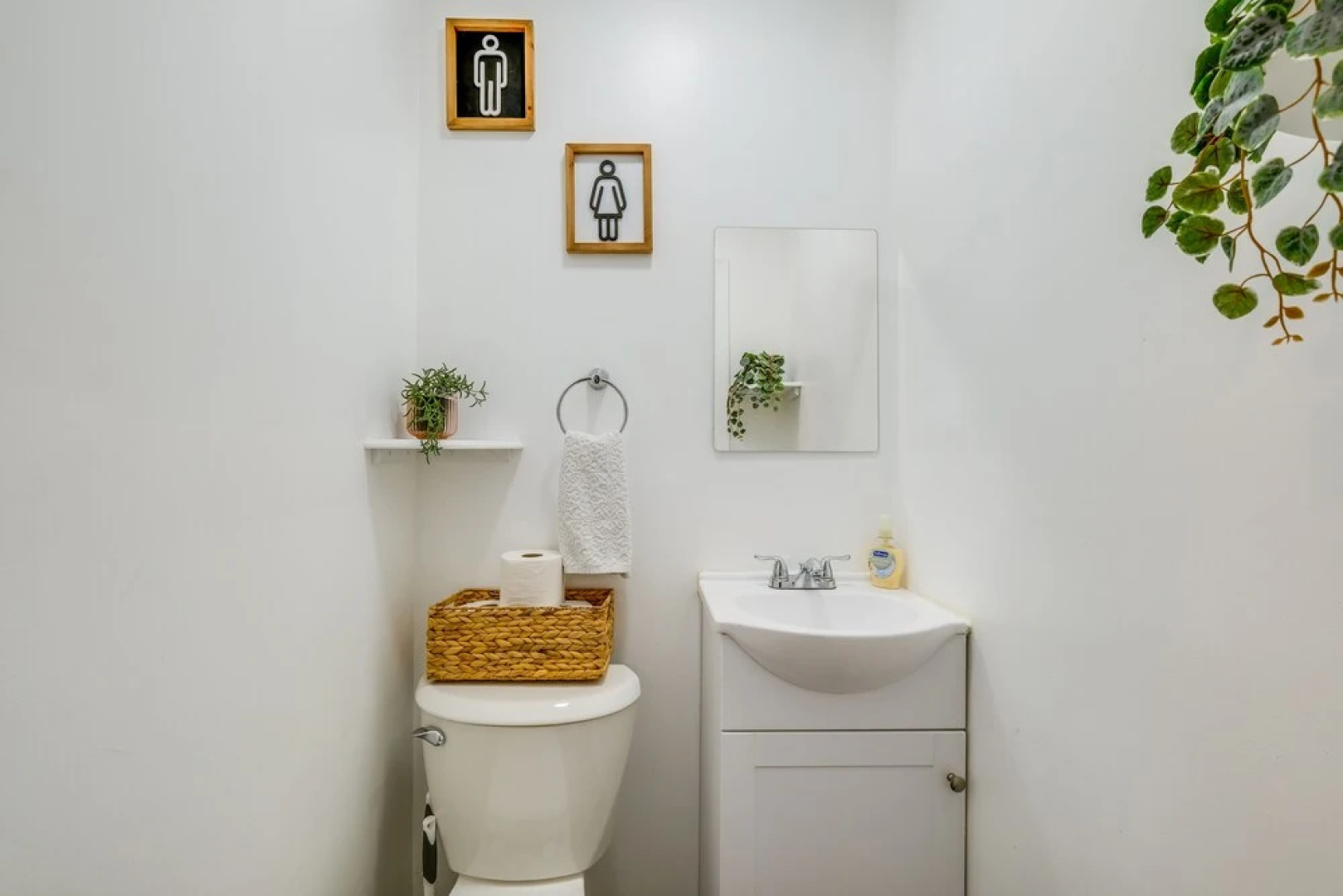 Charming Roanoke Vacation Home - 1 Mi to Downtown!