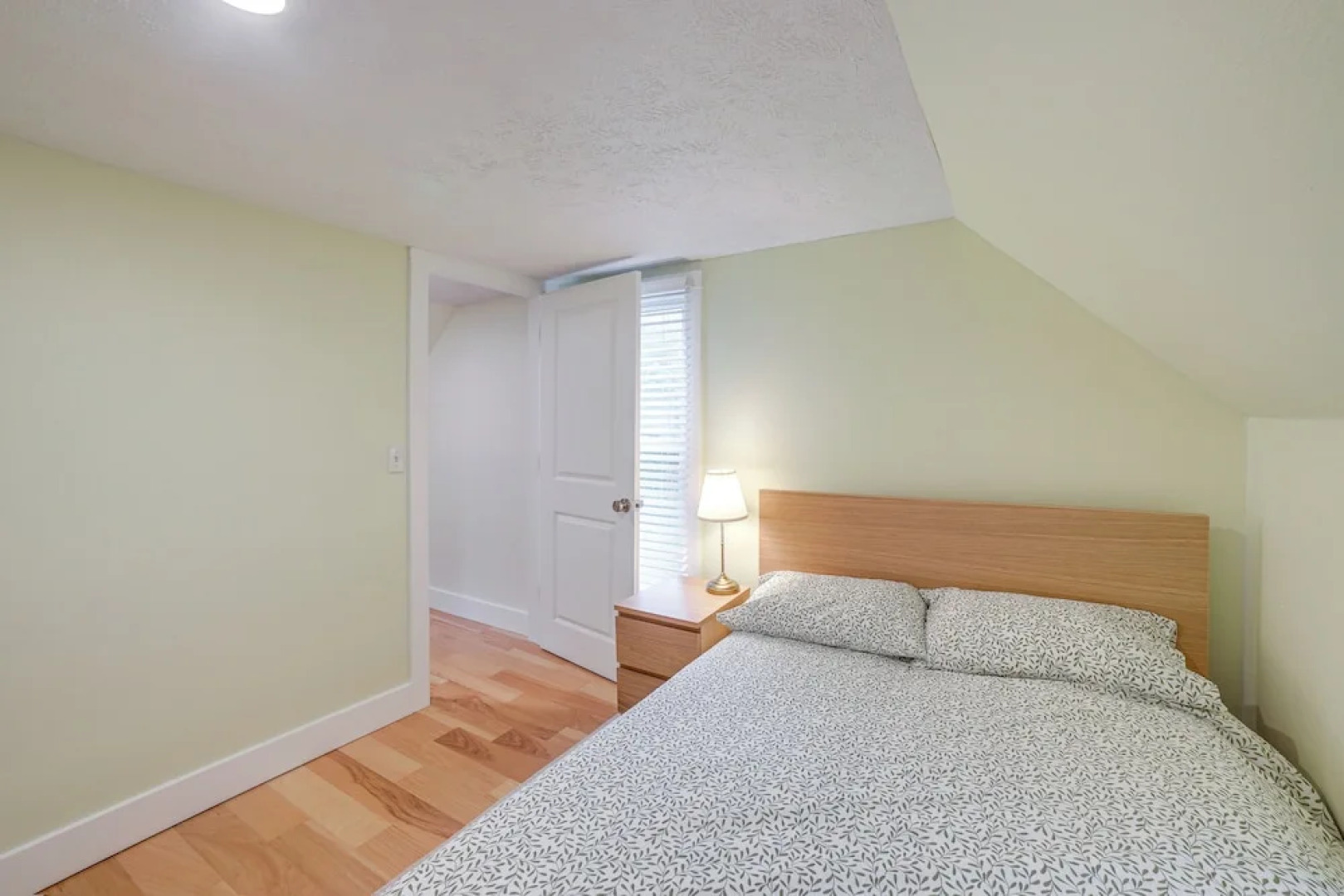 Serene South Haven Retreat w/ Deck: 1 Mi to Dtwn!