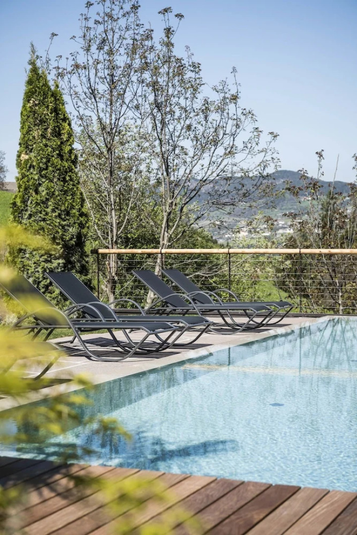 Presulis Hideaway Apartments & Restaurant