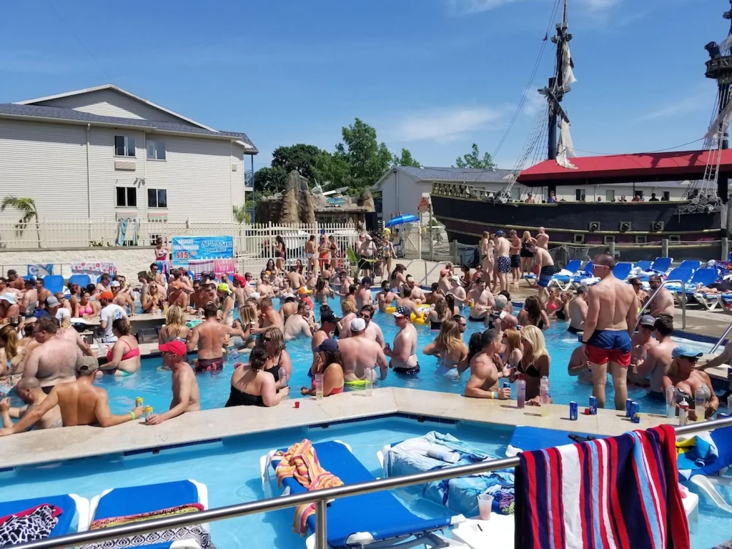 Grand Islander Hotel