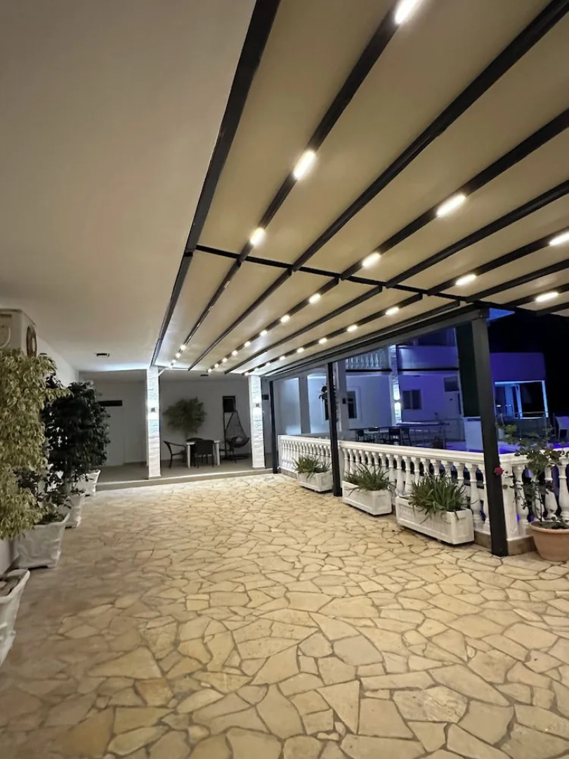 Qeparo Napolon Complex