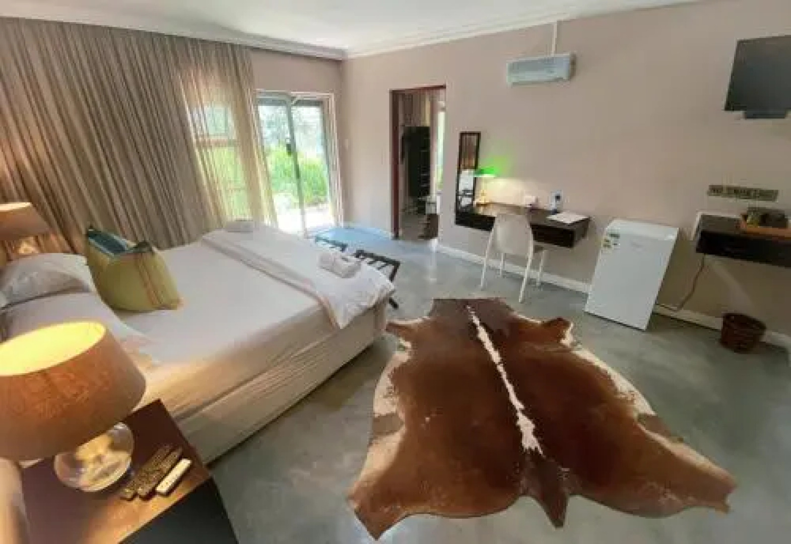 Eagles View Guest House and Business Centre