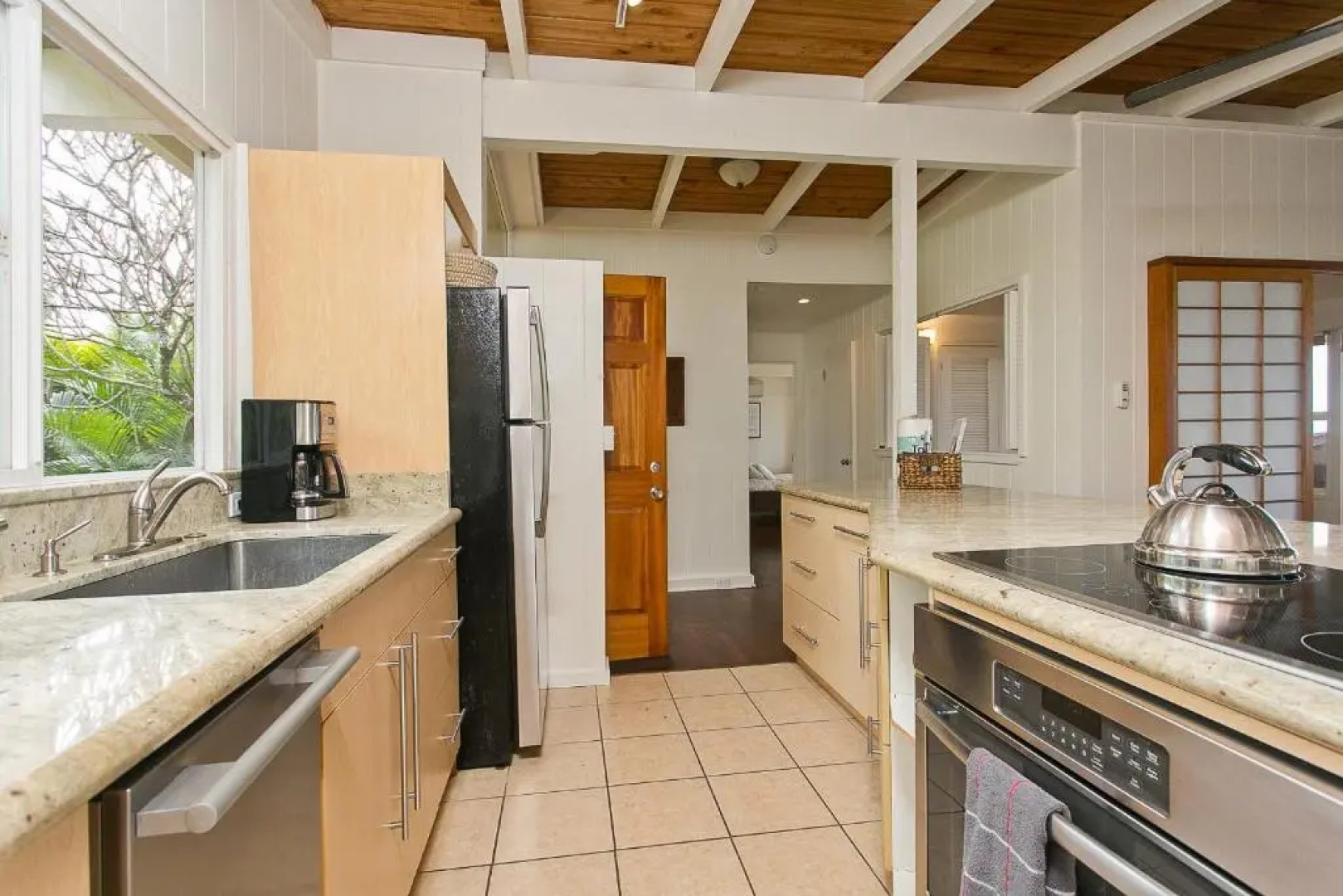 Waimea Point Oceanfront House - (with Air Conditioning)