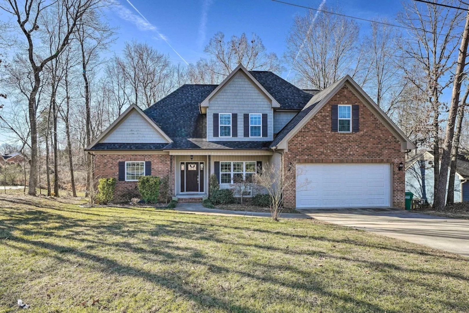 High Point Home ~ 1 Mi to Oak Hollow Lake!