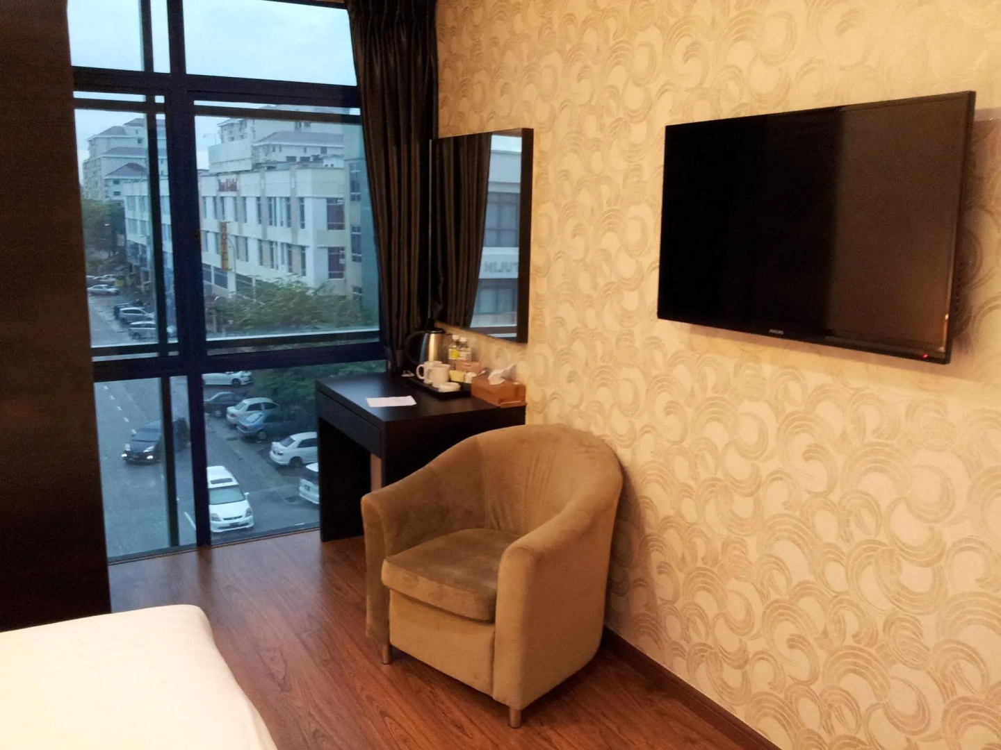 Capital O 91074 Grand World Hotel