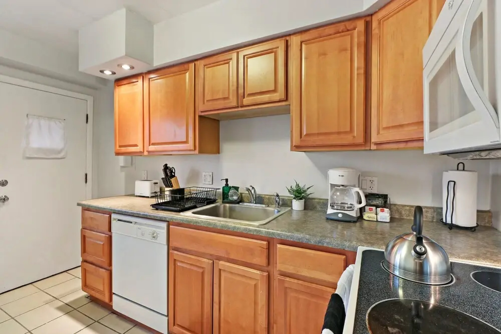 Lush 1BR Apt in Quiet Arlington Heights