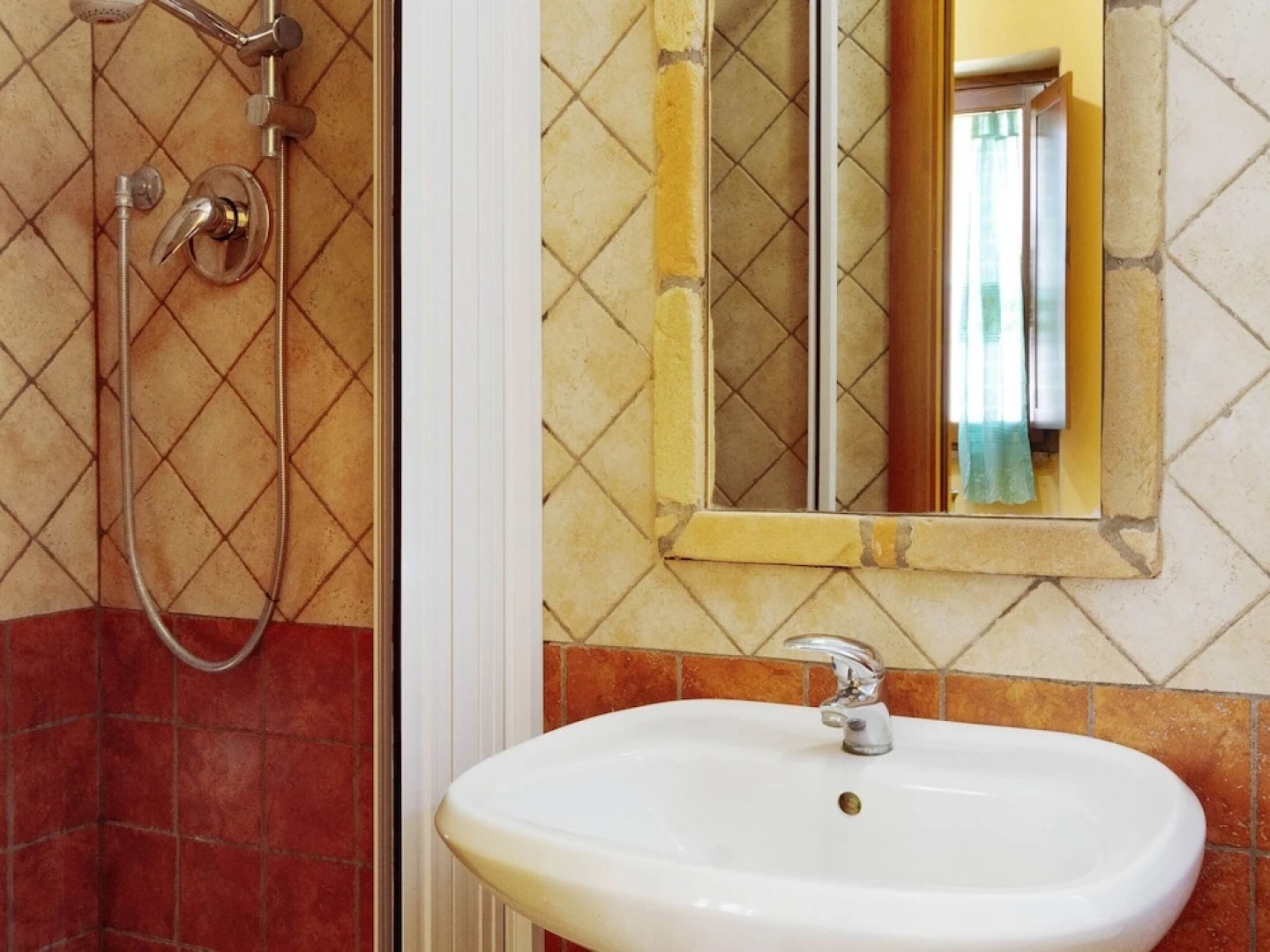 Sun-kissed Holiday Home With Swimming Pool