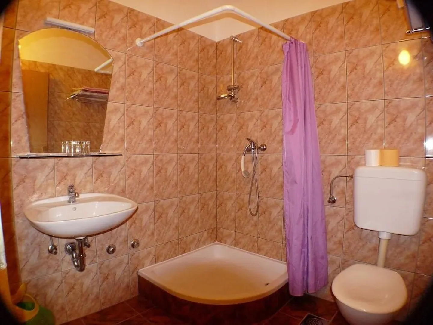 Hotel Hilde Yellow House