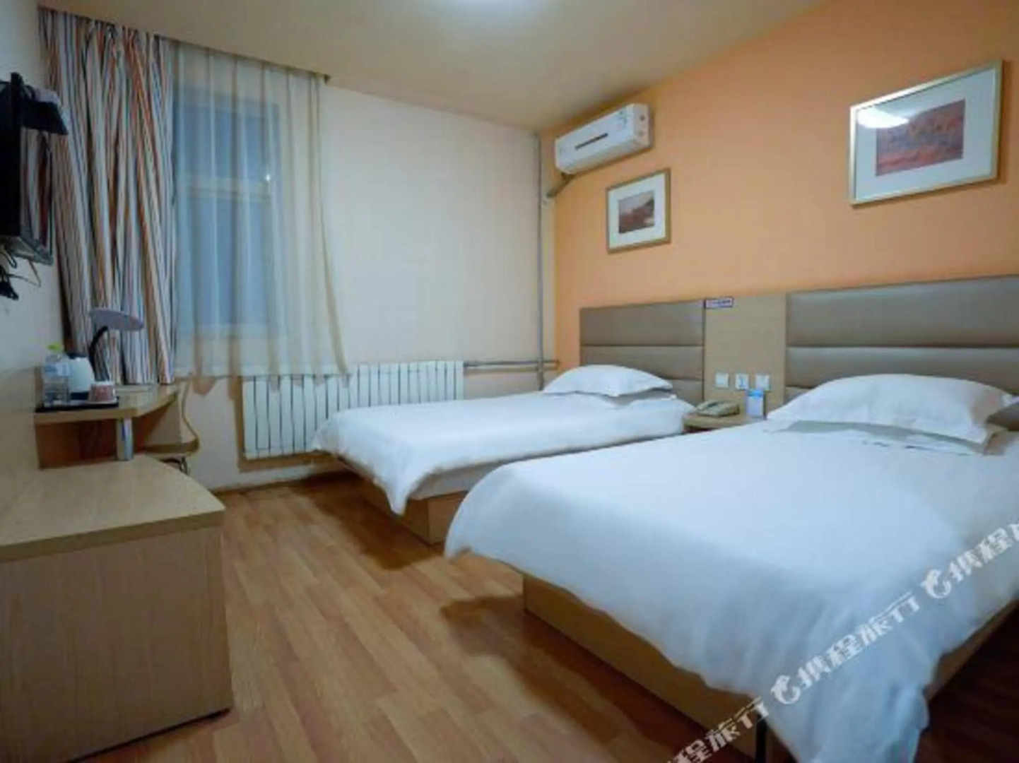 Yinzuo Jia Yi Shou Guang - Sheng Cheng East Street