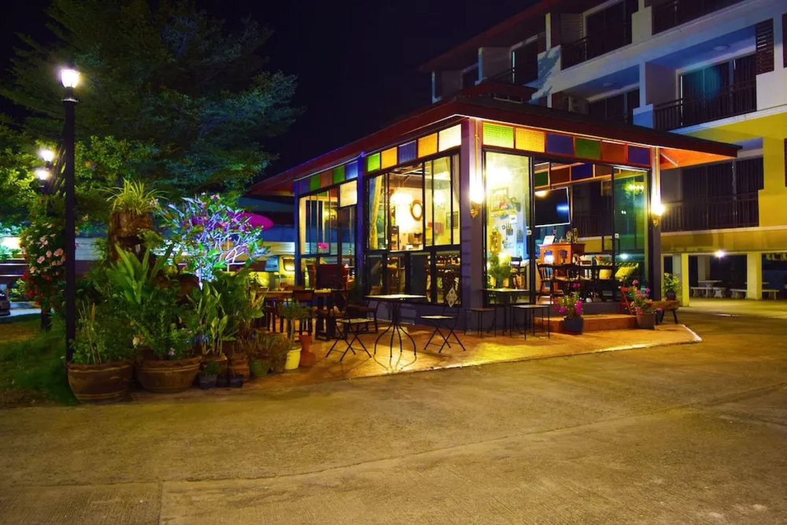Nantharom Hotel and Restaurant