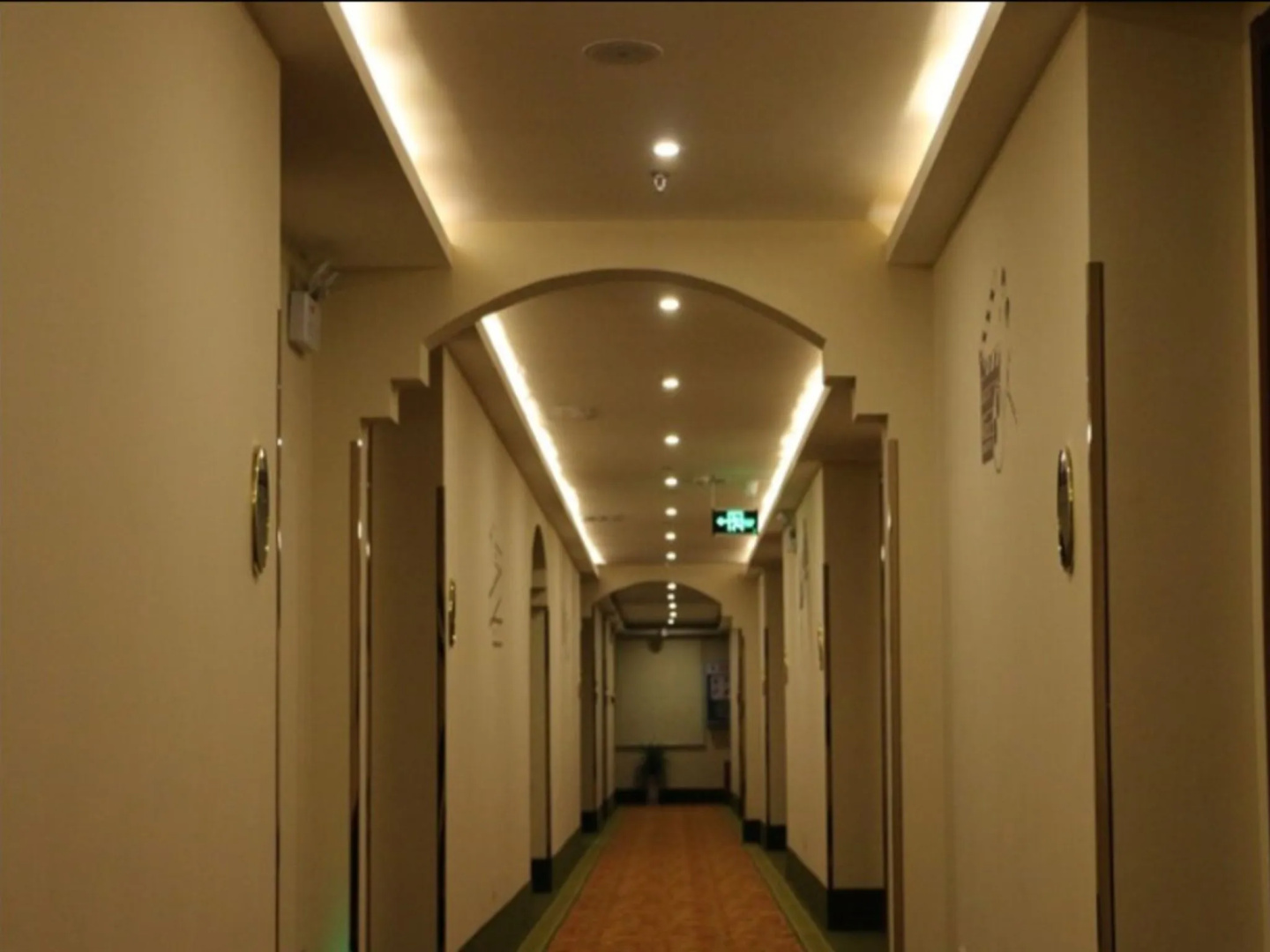 GreenTree Inn Hunan Jishou Longshan Yuelu Avenue Business Hotel