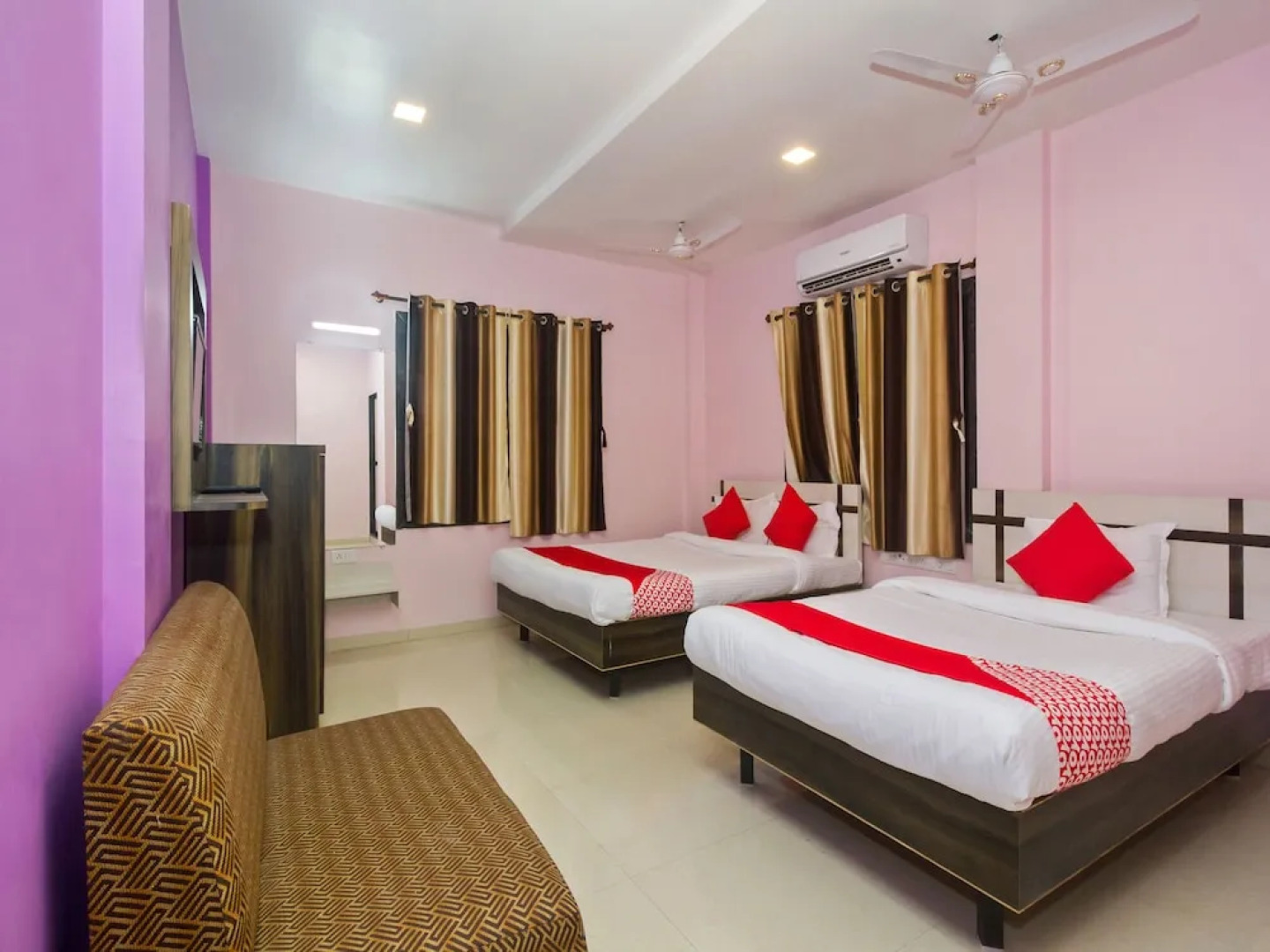 OYO 22918 Hotel Sadanand Mourya Lodging And Boarding